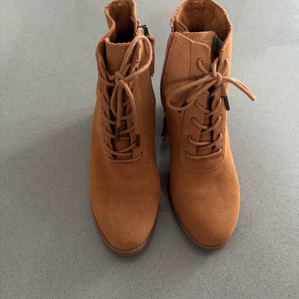 Toms Ankle Boot - Picture 3 of 9